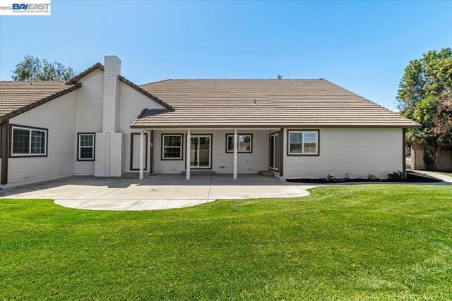 27000 S Hillview St, Tracy CA: https://media.crmls.org/mediaz/bebbd388-2dc9-4674-b30e-93144880013a.jpg