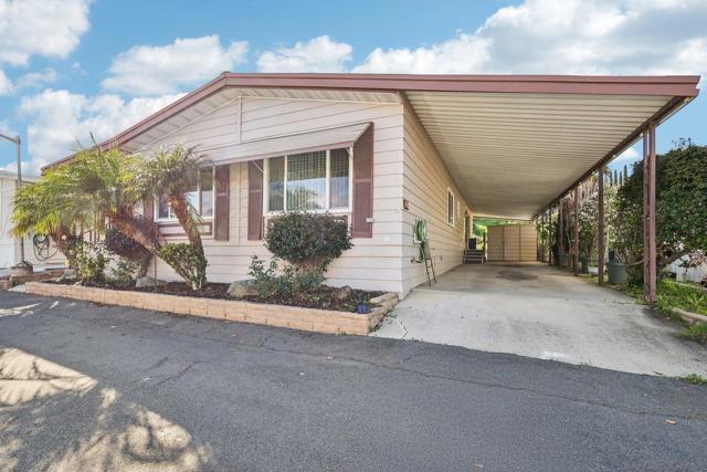 275 S Worthington St, Spring Valley CA: https://media.crmls.org/mediaz/bebc1f30-0eed-4bf9-8c52-63c8bf730c52.jpg