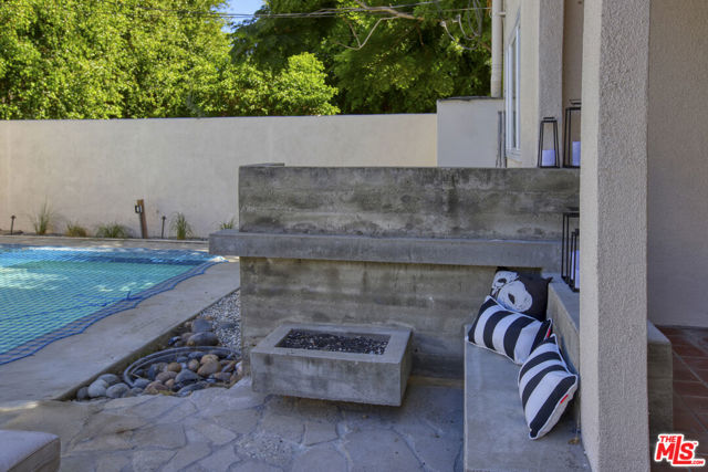 426 S Swall Drive, Beverly Hills CA: https://media.crmls.org/mediaz/bebc4a90-71df-4ec2-ad82-c5afe5bb40f4.jpg