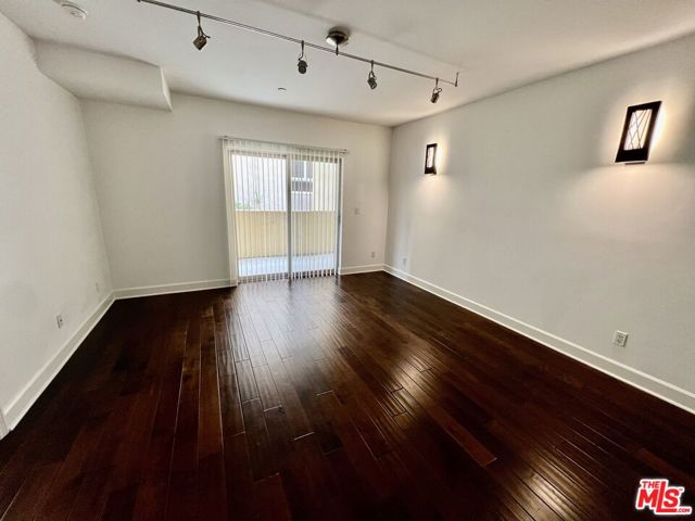 1522 Amherst Avenue, Los Angeles, California 90025, 3 Bedrooms Bedrooms, ,3 BathroomsBathrooms,Townhouse,For Sale,Amherst,24401395