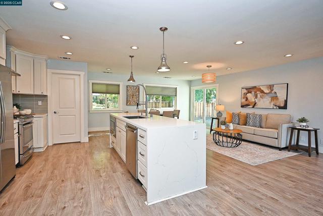 383 Caravelle Dr, Walnut Creek CA: https://media.crmls.org/mediaz/bebd2991-d158-4372-8d13-037b416926f2.jpg