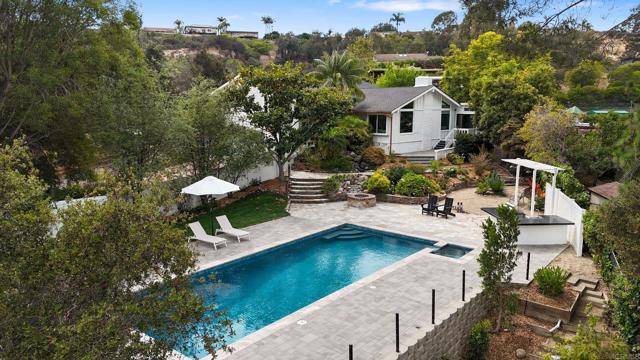 582 Rancho Santa Fe Rd, Encinitas CA: https://media.crmls.org/mediaz/bebd53cc-fa7f-4a85-9c6e-75d03a619d00.jpg