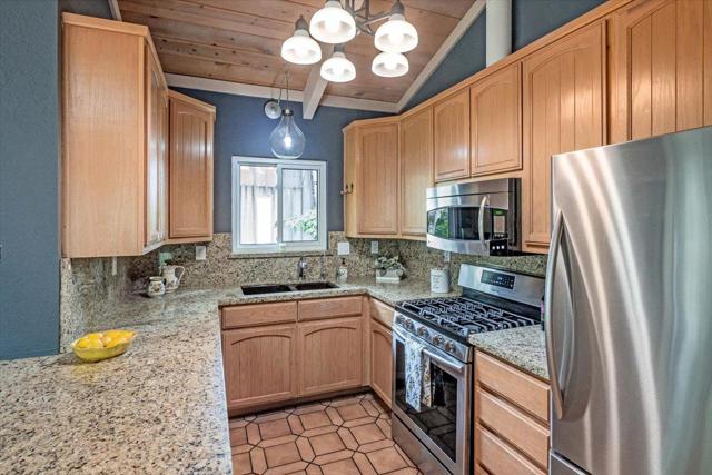 21721 Summit Road, Los Gatos CA: https://media.crmls.org/mediaz/bebd6037-7cc8-47fe-94b3-7f9cb89671af.jpg