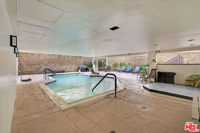 321 N Oakhurst Drive, Beverly Hills CA: https://media.crmls.org/mediaz/bebd6151-4fd4-4390-8e82-65b54757d962.jpg