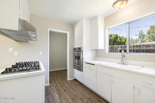 1077 Haven Avenue, Simi Valley CA: https://media.crmls.org/mediaz/bebd81f6-4467-48bf-8db7-c22e7ca3fc7f.jpg