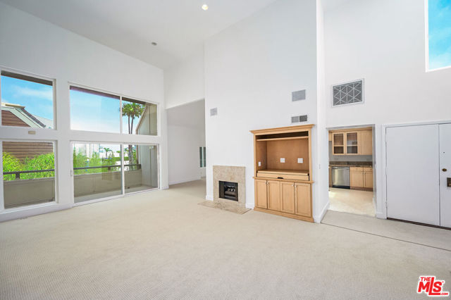 4250 Via Dolce, Marina del Rey CA: https://media.crmls.org/mediaz/bebdcd95-addc-4214-afdf-a4d345974aa7.jpg