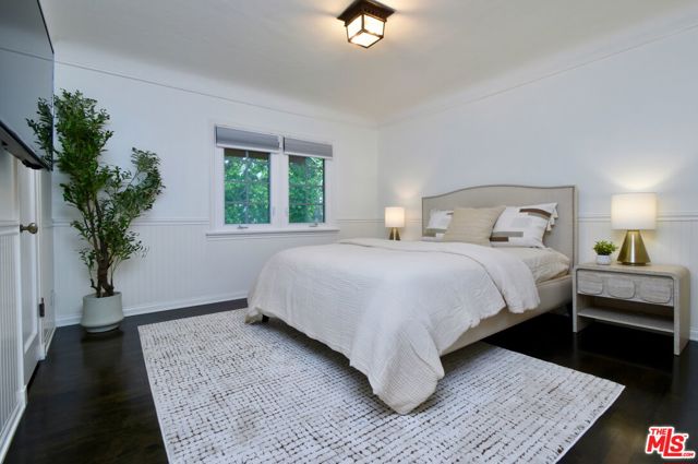 4277 Beck Avenue, Studio City CA: https://media.crmls.org/mediaz/bebe1230-44fc-4364-9312-1456153ad0dd.jpg