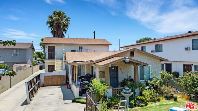 11320 Emelita Street photo 2