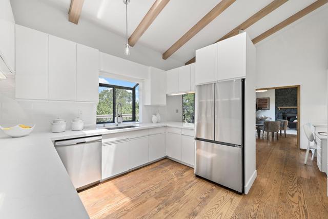 14449 Liddicoat Circle, Los Altos Hills CA: https://media.crmls.org/mediaz/bebe3172-55c1-4037-a40d-2e1bdb574114.jpg