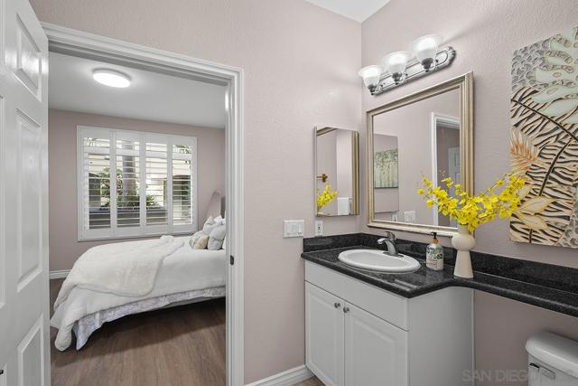 4165 Executive Dr, La Jolla CA: https://media.crmls.org/mediaz/bebe818c-ab8e-4f80-9d91-ceccce9f57d2.jpg