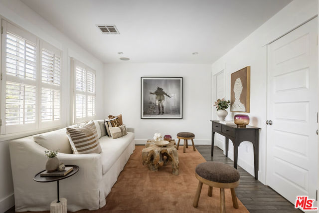 3831 Fernwood Avenue, Los Angeles CA: https://media.crmls.org/mediaz/bebe8b0b-be6f-4ddf-8e89-1ef03b30ef41.jpg