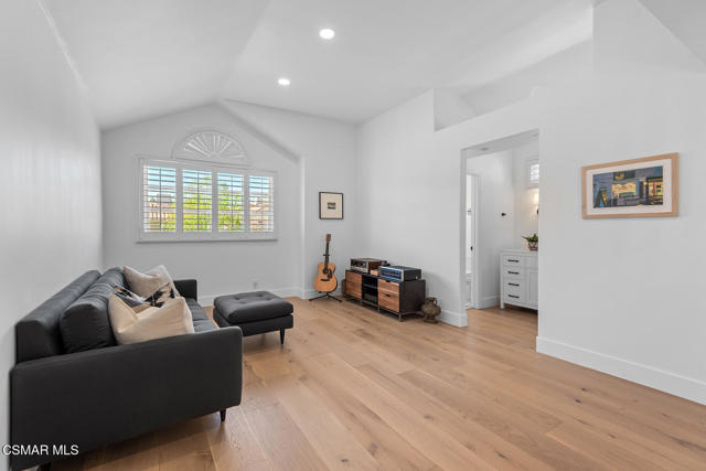 4799 Canterbury Street, Westlake Village CA: https://media.crmls.org/mediaz/bebe981d-c26f-4cfd-9b82-d2931ea9ddfa.jpg