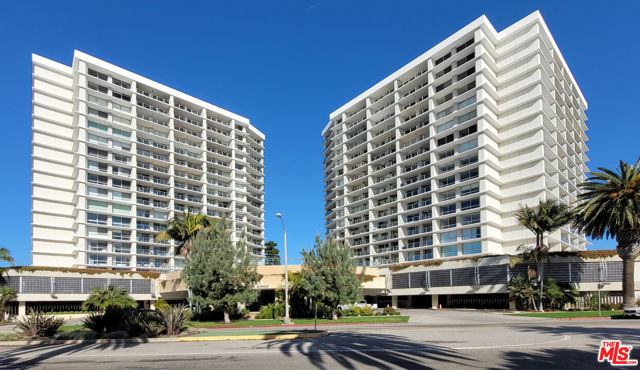 201 Ocean Avenue, Santa Monica CA: https://media.crmls.org/mediaz/bebec41f-9123-4bd2-8db9-a9e9eedfcadf.jpg