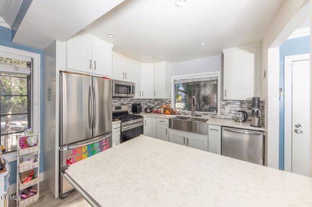 Detail Gallery Image 6 of 17 For 5021 Tilden Ave #1,  Sherman Oaks,  CA 91423 - 2 Beds | 2/1 Baths