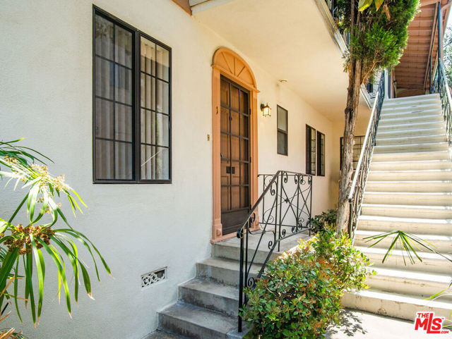 1124 San Rafael Avenue, Glendale CA: https://media.crmls.org/mediaz/bebf86a8-80e7-477e-9951-f72991c44532.jpg