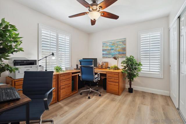 11353 Creekstone Ln, San Diego CA: https://media.crmls.org/mediaz/bebfbc04-092f-49ad-8ae1-c676f7d0dc51.jpg