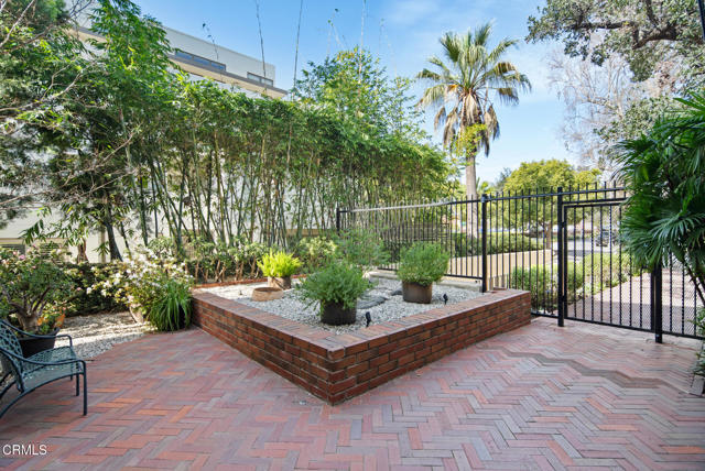 Detail Gallery Image 28 of 31 For 960 San Pasqual St #210,  Pasadena,  CA 91106 - 2 Beds | 3 Baths