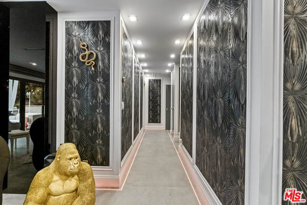 https://media.crmls.org/mediaz/bec06d58-bc0a-4667-958e-3564637e69b8.jpg?preset=X-Large