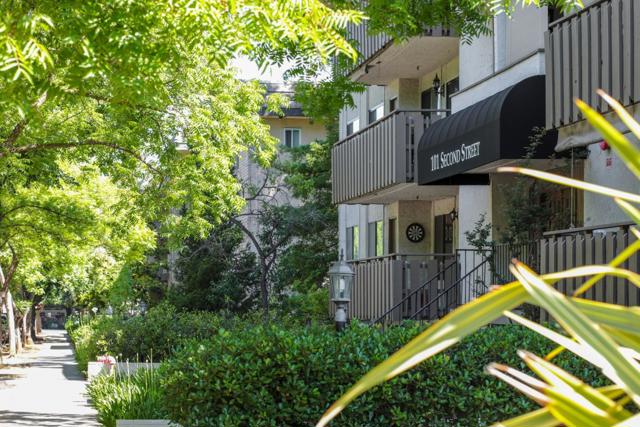 101 2nd Street, Los Altos CA: https://media.crmls.org/mediaz/bec0b2bc-4d3f-4ab7-86ac-3e3575297290.jpg