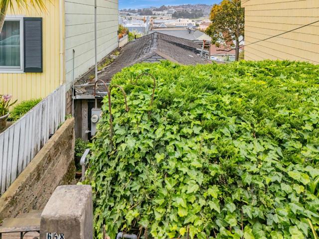 658 Lisbon Street, San Francisco CA: https://media.crmls.org/mediaz/bec1a00c-0776-4047-b81b-3a87f1eb6ebc.jpg