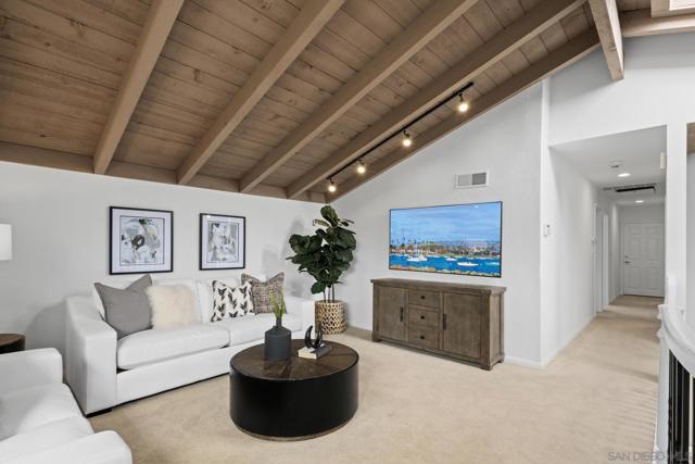 6937 Paseo Laredo, La Jolla CA: https://media.crmls.org/mediaz/bec243c3-8cda-43f7-9846-3bc9200e0f95.jpg