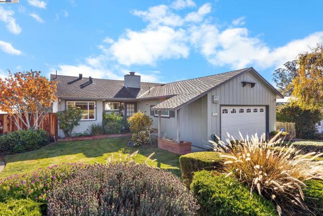 2461 Trenton Dr, San Bruno CA: https://media.crmls.org/mediaz/bec24d3f-f40d-4372-b292-d6c6e51298c0.jpg