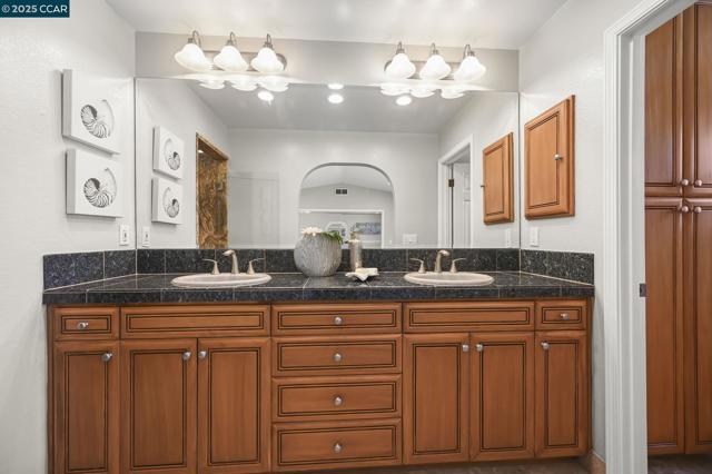 84 Tumbleweed Ct, San Ramon CA: https://media.crmls.org/mediaz/bec27664-5c75-45bd-abae-864db8e78917.jpg