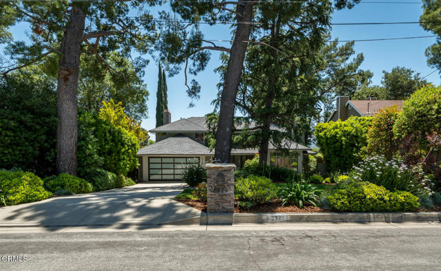 Detail Gallery Image 3 of 75 For 2320 Mountain Ave, La Crescenta,  CA 91214 - 4 Beds | 3/1 Baths