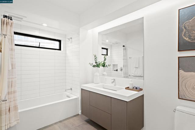 58 Vernon St, Oakland CA: https://media.crmls.org/mediaz/bec2a686-29f1-4633-81f3-1531309b7e38.jpg