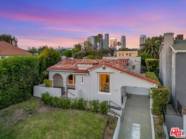 2148 Prosser Avenue, Los Angeles CA: https://media.crmls.org/mediaz/bec2a825-3387-4f96-b390-0544cbb30c98.jpg