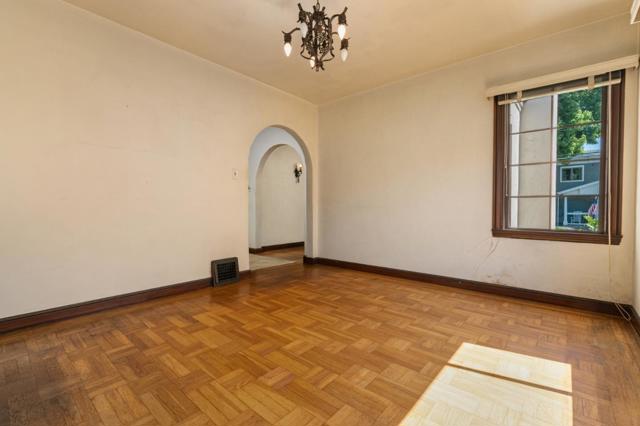 1317 Laguna Avenue, Burlingame CA: https://media.crmls.org/mediaz/bec3f4a3-a816-4a5f-8845-7c4a47f09401.jpg