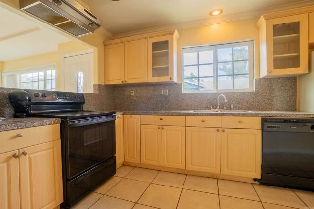 765 Elkwood Ave, Imperial Beach CA: https://media.crmls.org/mediaz/bec40330-2c0b-4c79-bae7-efdb91867a89.jpg