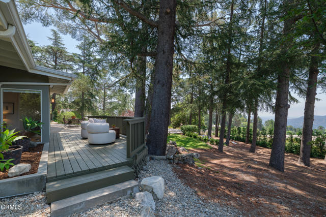 5445 La Crescenta Avenue, La Crescenta CA: https://media.crmls.org/mediaz/bec436ec-75de-478e-bc8a-606dfd2f14ef.jpg