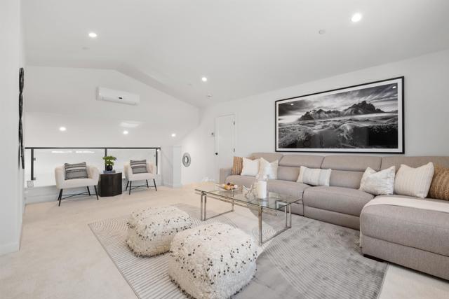 107 Starbright, Irvine CA: https://media.crmls.org/mediaz/bec516fd-1e3b-4644-91c4-ee559d310c6c.jpg