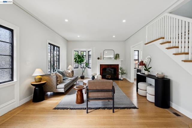 Image 4 of 45 For 800 Trestle Glen Rd