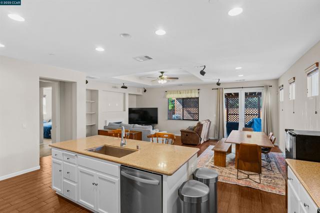 3826 Danbury Way, Fairfield CA: https://media.crmls.org/mediaz/bec57b6f-d2fb-4f01-a5b6-9738f27dbb24.jpg
