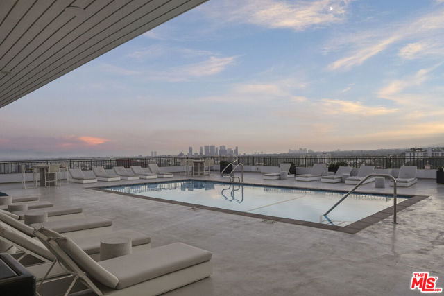 1100 Alta Loma Road, West Hollywood CA: https://media.crmls.org/mediaz/bec5dd46-9117-4343-9599-32bea3a3894c.jpg