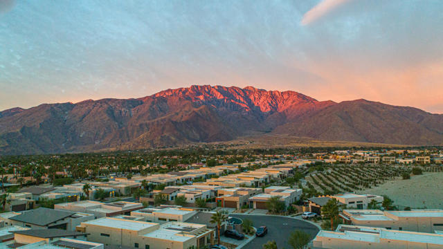814 Nugget Lane, Palm Springs CA: https://media.crmls.org/mediaz/bec62689-16e3-4561-8656-dead1e2b10c5.jpg
