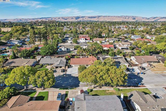 35120 Cardiff Street, Newark CA: https://media.crmls.org/mediaz/bec673be-b2a7-434a-ac8e-48cfaab5250d.jpg