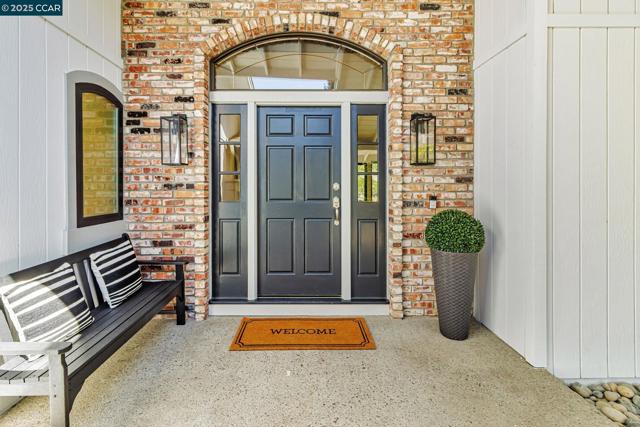 38 Sanders Ranch Rd, Moraga CA: https://media.crmls.org/mediaz/bec6a8a7-d3c2-4503-8f63-cc024699fd8c.jpg