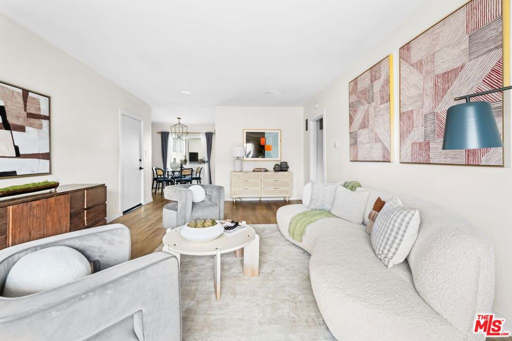 1600 N Hobart Boulevard #11