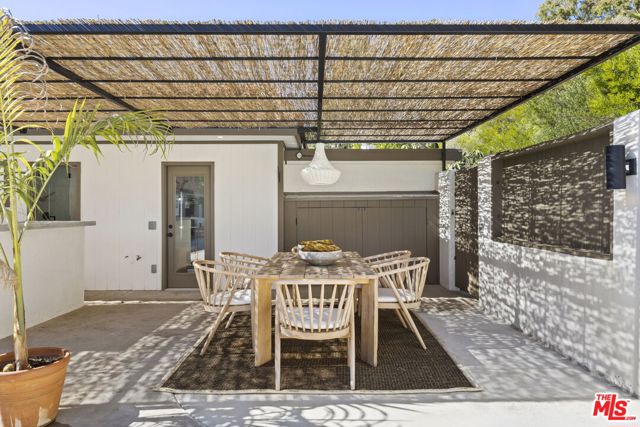 431 Montana Circle, Ojai CA: https://media.crmls.org/mediaz/bec6f97f-5231-448a-aa5f-c304b41fd184.jpg