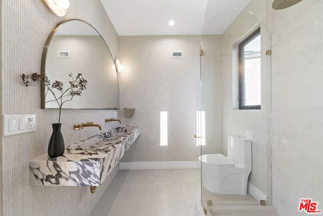 812 W Avenue 37, Los Angeles CA: https://media.crmls.org/mediaz/bec73a78-9857-44d9-bc27-5d8f2e16fd94.jpg