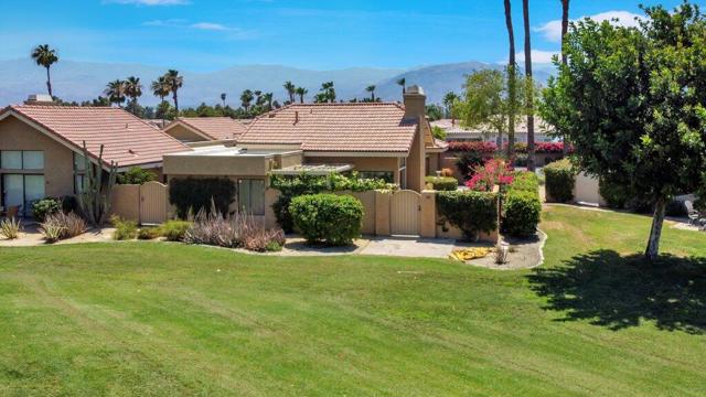 144 Verde Way, Palm Desert CA: https://media.crmls.org/mediaz/bec7a9de-ce3c-42dd-9de5-a2a87c502fa9.jpg