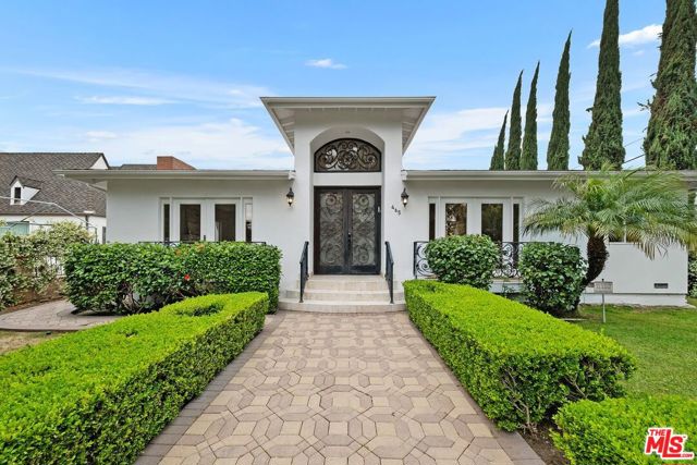 465 N Kilkea Drive, Los Angeles CA: https://media.crmls.org/mediaz/bec820ec-c2d8-4fff-b85c-dd062e103fc9.jpg