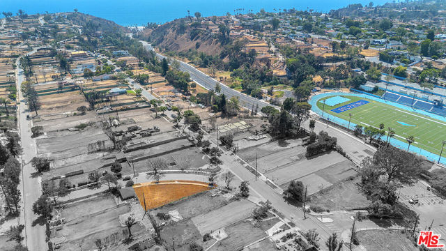 15531 Bowdoin Street, Pacific Palisades CA: https://media.crmls.org/mediaz/bec82432-2863-4054-a855-e7c5ad1d0788.jpg