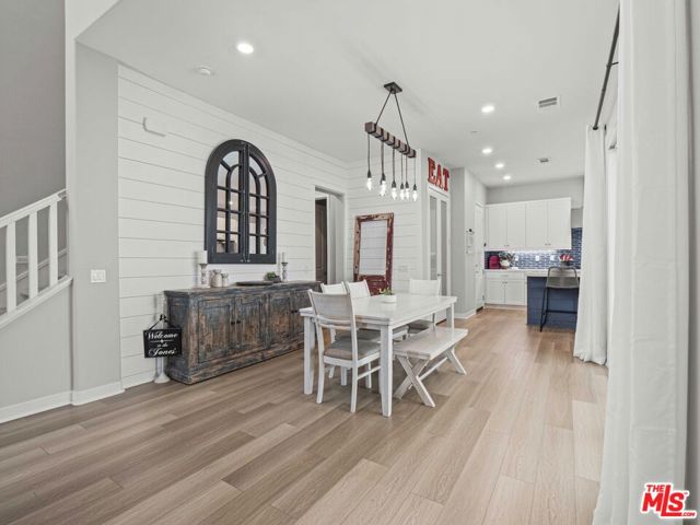 27717 Knoll View Place, Valencia CA: https://media.crmls.org/mediaz/bec82c91-85b1-44cf-8e35-d1b1106ead08.jpg