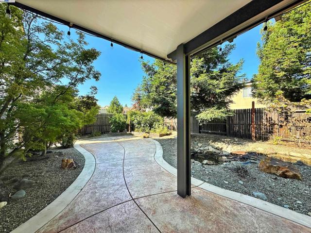 660 Mazzolo Dr, Lincoln CA: https://media.crmls.org/mediaz/bec9144a-6103-422d-99df-407671b7fa6f.jpg