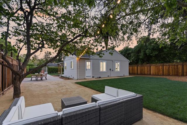 577 Green Manor Court, Palo Alto CA: https://media.crmls.org/mediaz/bec93223-5591-49d1-aee3-739c42fd5e48.jpg