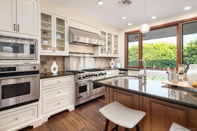 17112 Via De La Valle, Rancho Santa Fe CA: https://media.crmls.org/mediaz/bec96e49-315d-40c2-962f-0cfbfdcd1672.jpg